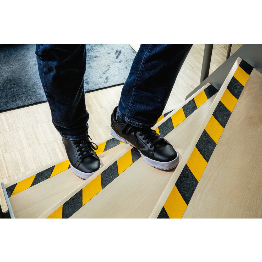 Produktabbildung Nr. 4: DURABLE Bande antidérapante DURALINE® GRIP, largeur 50 mm, jaune/noir, 2 pcs/UV