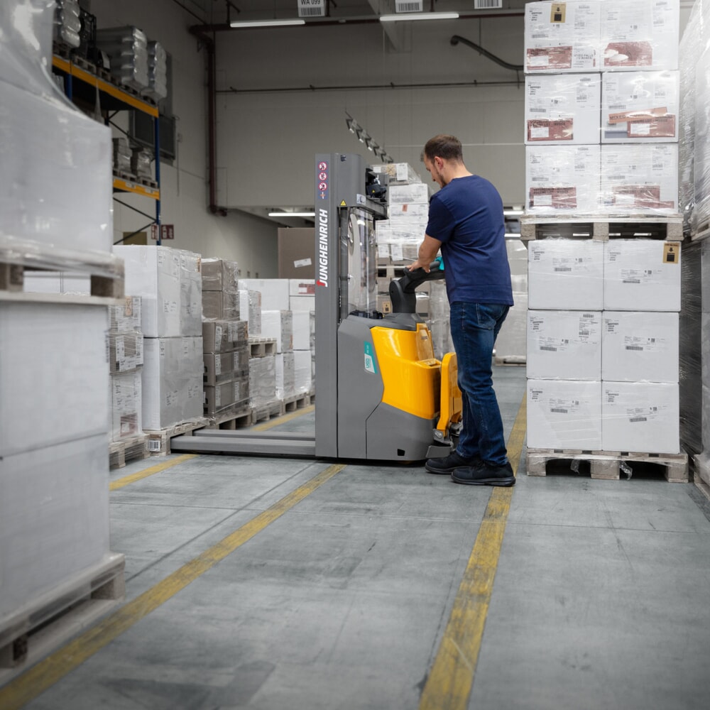 Productafbeelding nr. 9: Jungheinrich elektrische stapelaar ERC 112zi ZT met staplatform, tweevoudige telescoop hefmast, hefhoogte 3.600 mm, draagvermogen 1.200 kg, proportionele hydraulica, duolift