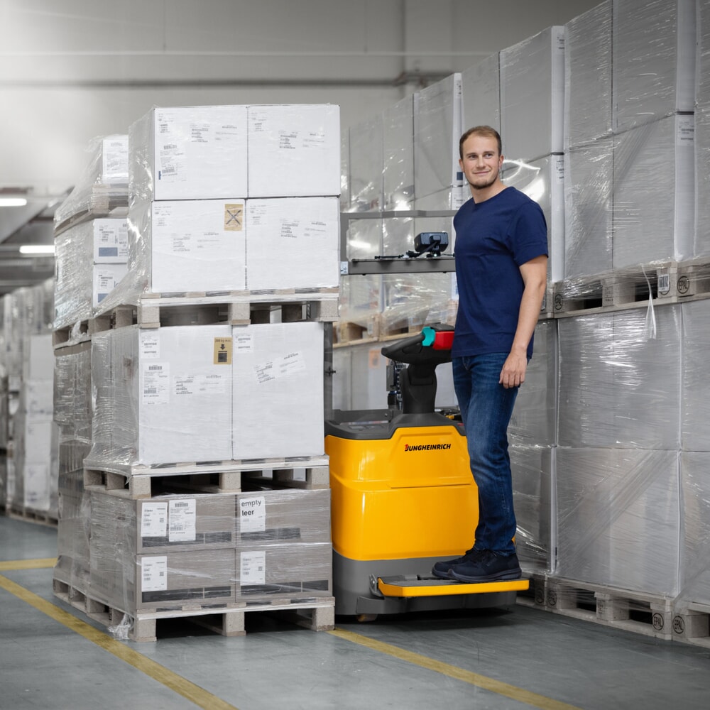 Productafbeelding nr. 11: Jungheinrich elektrische stapelaar ERC 112zi ZT met staplatform, tweevoudige telescoop hefmast, hefhoogte 3.600 mm, draagvermogen 1.200 kg, proportionele hydraulica, duolift