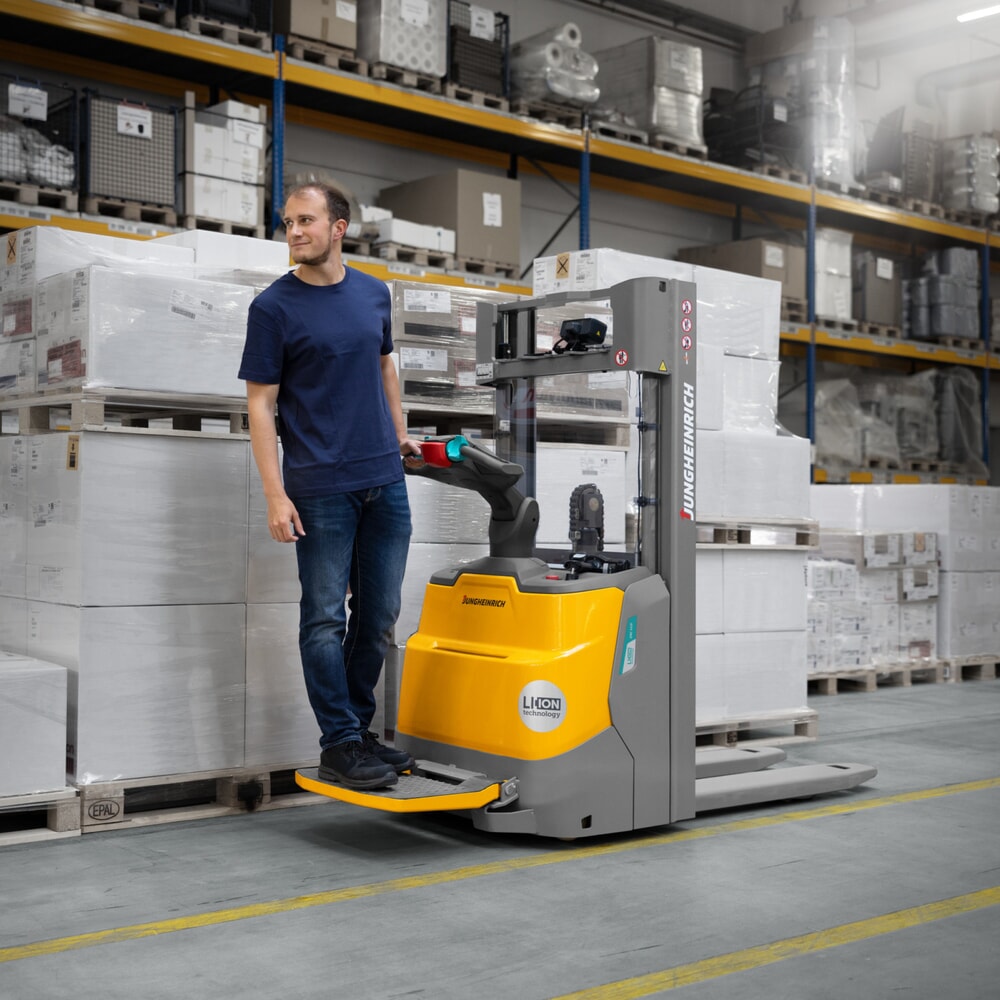 Productafbeelding nr. 12: Jungheinrich elektrische stapelaar ERC 112zi ZT met staplatform, tweevoudige telescoop hefmast, hefhoogte 3.600 mm, draagvermogen 1.200 kg, proportionele hydraulica, duolift