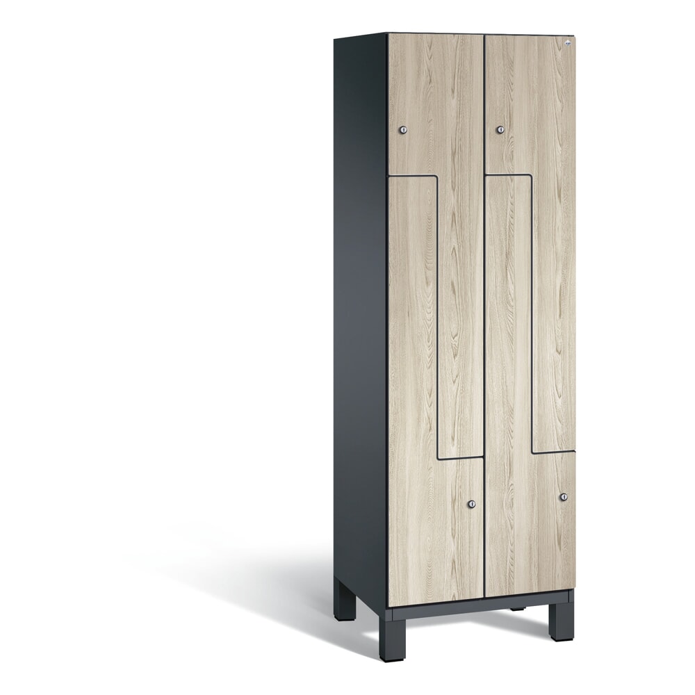 Illustration du produit: Armoire-penderie en Z Cambio C+P, 2 compartiments, largeur des compartiments 300 mm, HxlxP 1 980x600x525 mm, RAL 7021 gris noir, décor frêne Sen, pieds