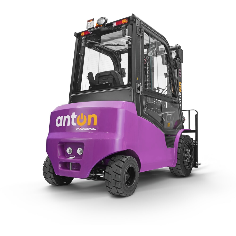 N° de l'image du produit 3 : AntOn by Jungheinrich chariot élévateur électrique CBH 3.0 avec mât télescopique triple, hauteur de levage 4 800 mm, capacité de charge 3 000 kg, cabine intempéries Comfort, y compris chargeur externe 80 V, 60 A, CEE, 4 broches