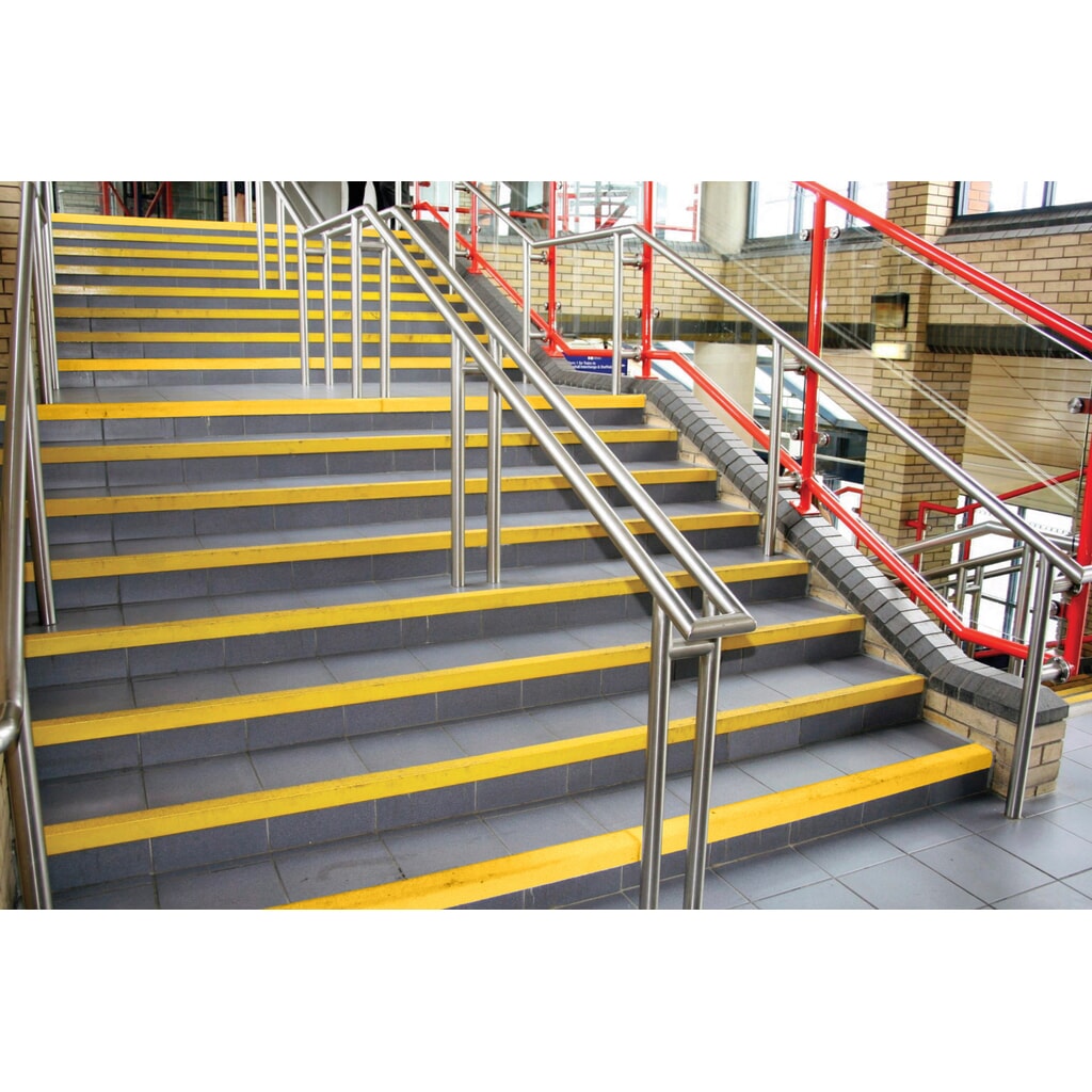 COBA Profilé antidérapant pour nez de marche COBAGRiP® Stair Nosing, HxlxP 5,5 x 1 000 x 55 mm, jaune N° de l'image du produit 3 : COBA Profilé antidérapant pour nez de marche COBAGRiP® Stair Nosing, HxlxP 5,5 x 1 000 x 55 mm, jaune