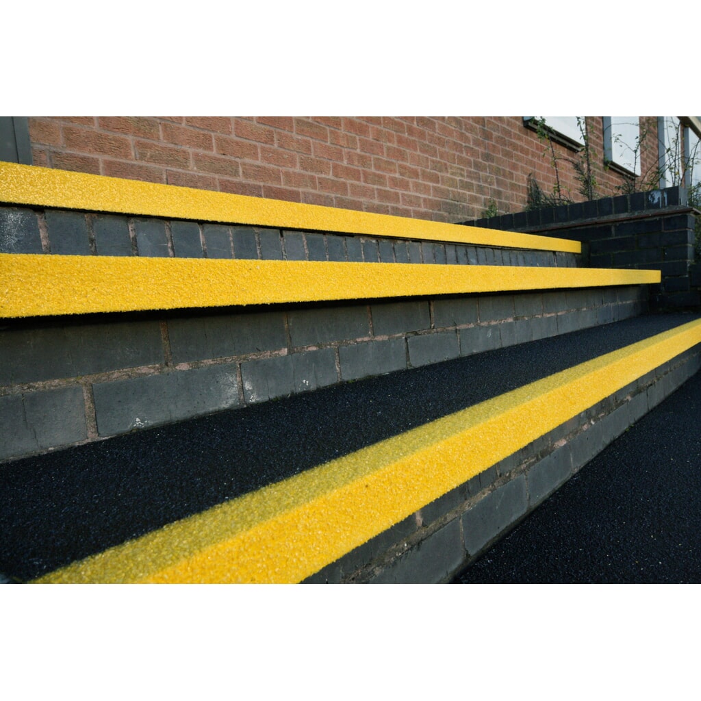COBA Profilé antidérapant pour marches d'escalier COBAGRiP® Stair Tread, HxlxP 5,5 x 750 x 345 mm, noir/jaune N° de l'image du produit 3 : COBA Profilé antidérapant pour marches d'escalier COBAGRiP® Stair Tread, HxlxP 5,5 x 750 x 345 mm, noir/jaune