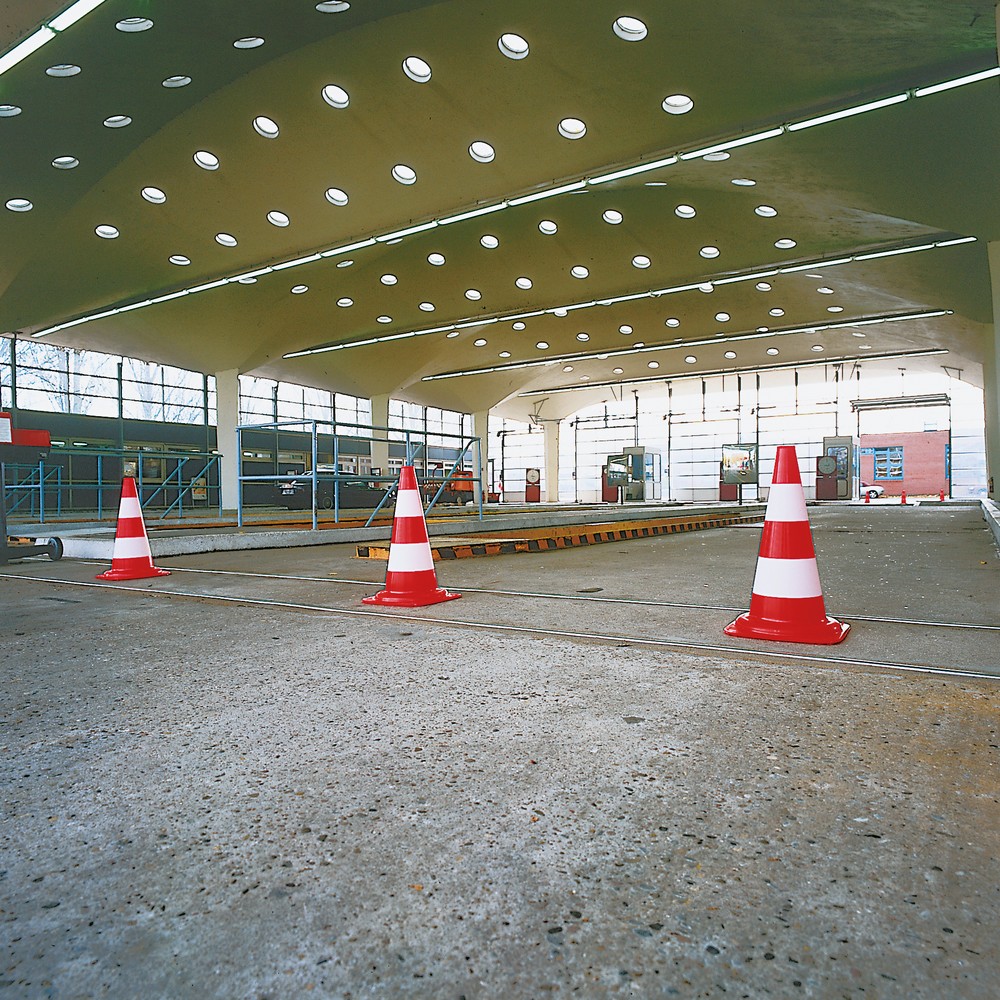 N° de l'image du produit 2 : Cône de signalisation en PVC lumière du jour, hauteur 350 mm