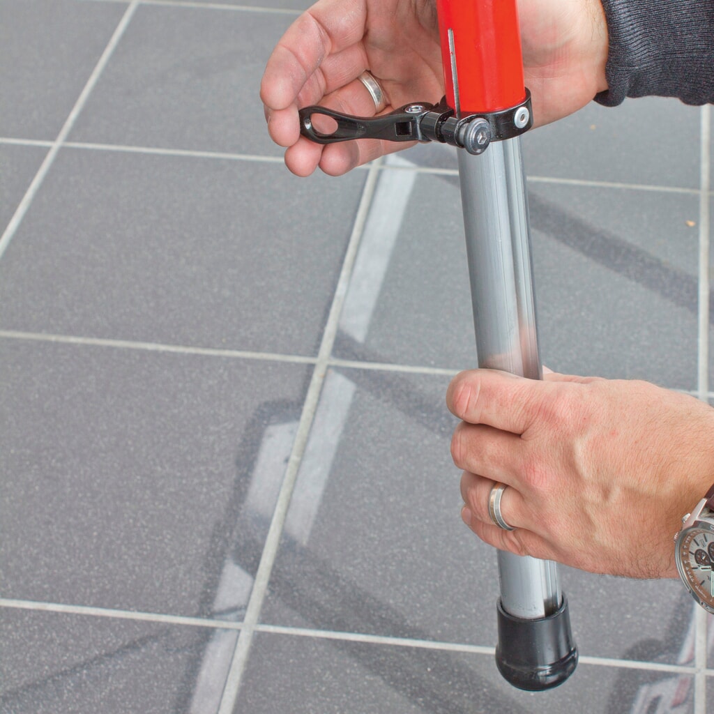 Échelle plate-forme HYMER, mobile et pliable, hauteur de 0,93 m N° de l'image du produit 3 : Échelle plate-forme HYMER, mobile et pliable, hauteur de 0,93 m
