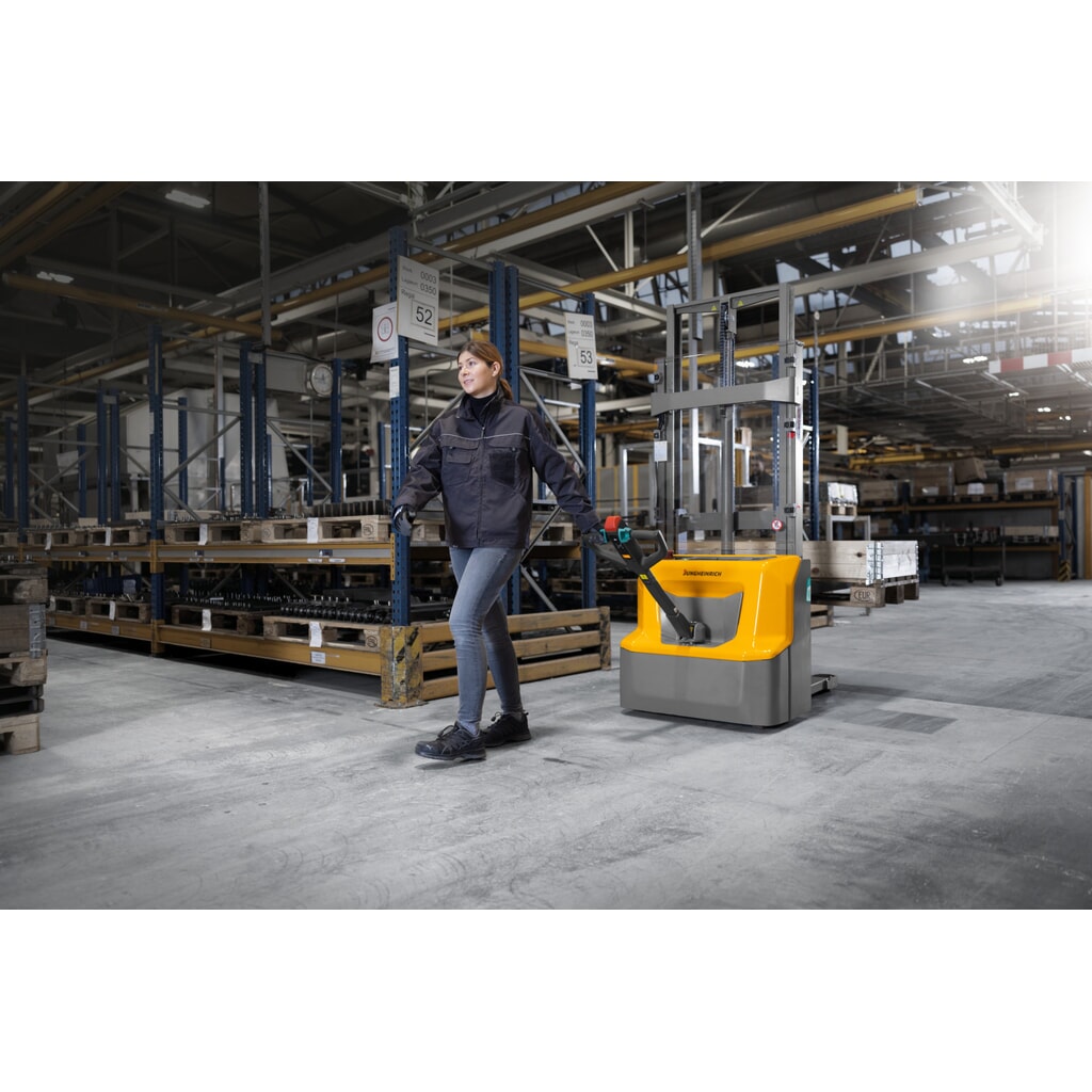 Gerbeur électrique Jungheinrich AMC 12, mât télescopique double, hauteur de levée 2 600 mm, capacité de charge 1 200 kg N° de l'image du produit 7 : Gerbeur électrique Jungheinrich AMC 12, mât télescopique double, hauteur de levée 2 600 mm, capacité de charge 1 200 kg