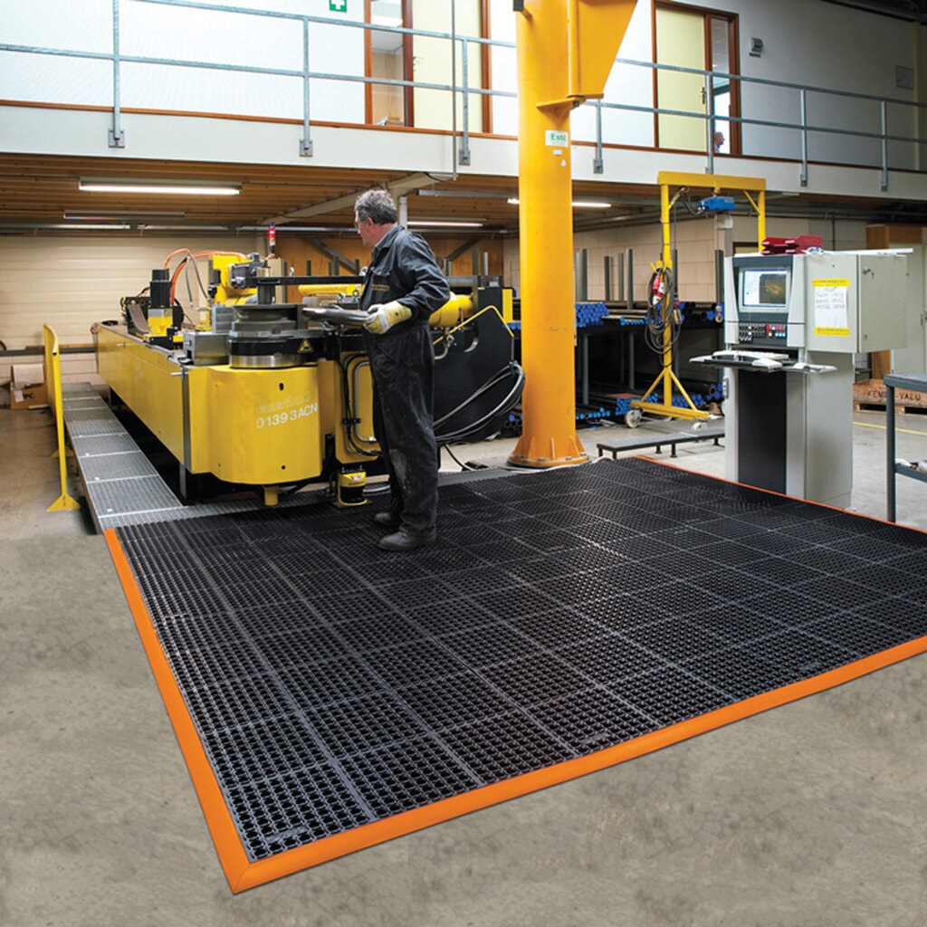 Tapis anti-fatigue en caoutchouc nitrile, LxP 660 x 1 020 mm N° de l'image du produit 4 : Tapis anti-fatigue en caoutchouc nitrile, LxP 660 x 1 020 mm