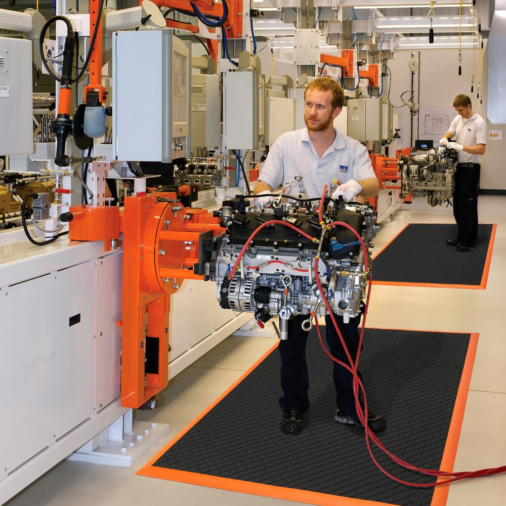 Tapis anti-fatigue NoTrax Safety Stance Solid™, l x L 660 x 1 020 mm, noir/orange N° de l'image du produit 6 : Tapis anti-fatigue NoTrax Safety Stance Solid™, l x L 660 x 1 020 mm, noir/orange