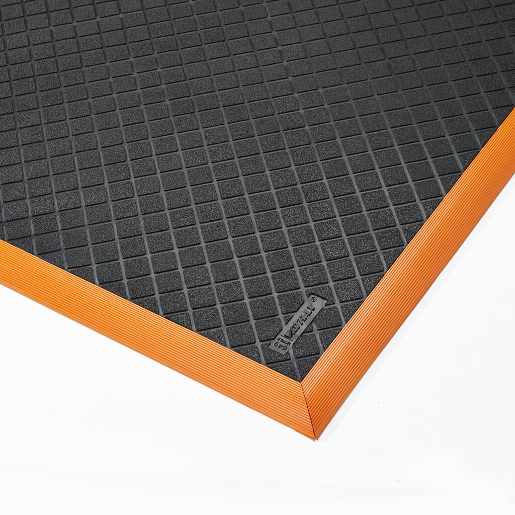 Tapis anti-fatigue NoTrax Safety Stance Solid™, l x L 660 x 1 020 mm, noir/orange N° de l'image du produit 3 : Tapis anti-fatigue NoTrax Safety Stance Solid™, l x L 660 x 1 020 mm, noir/orange