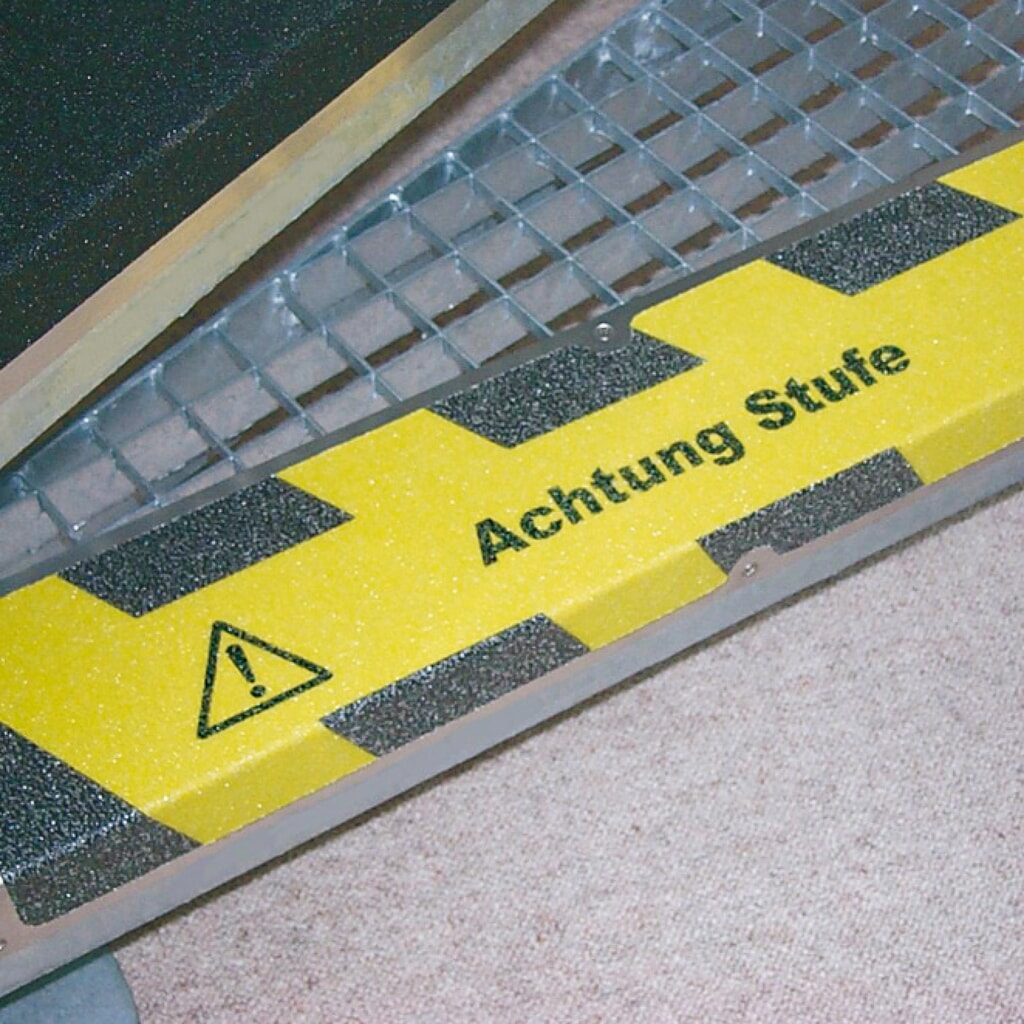 Profilé d’arête antidérapant « Achtung Stufe », L x l 635 x 120 mm Illustration du produit: Profilé d’arête antidérapant « Achtung Stufe », L x l 635 x 120 mm