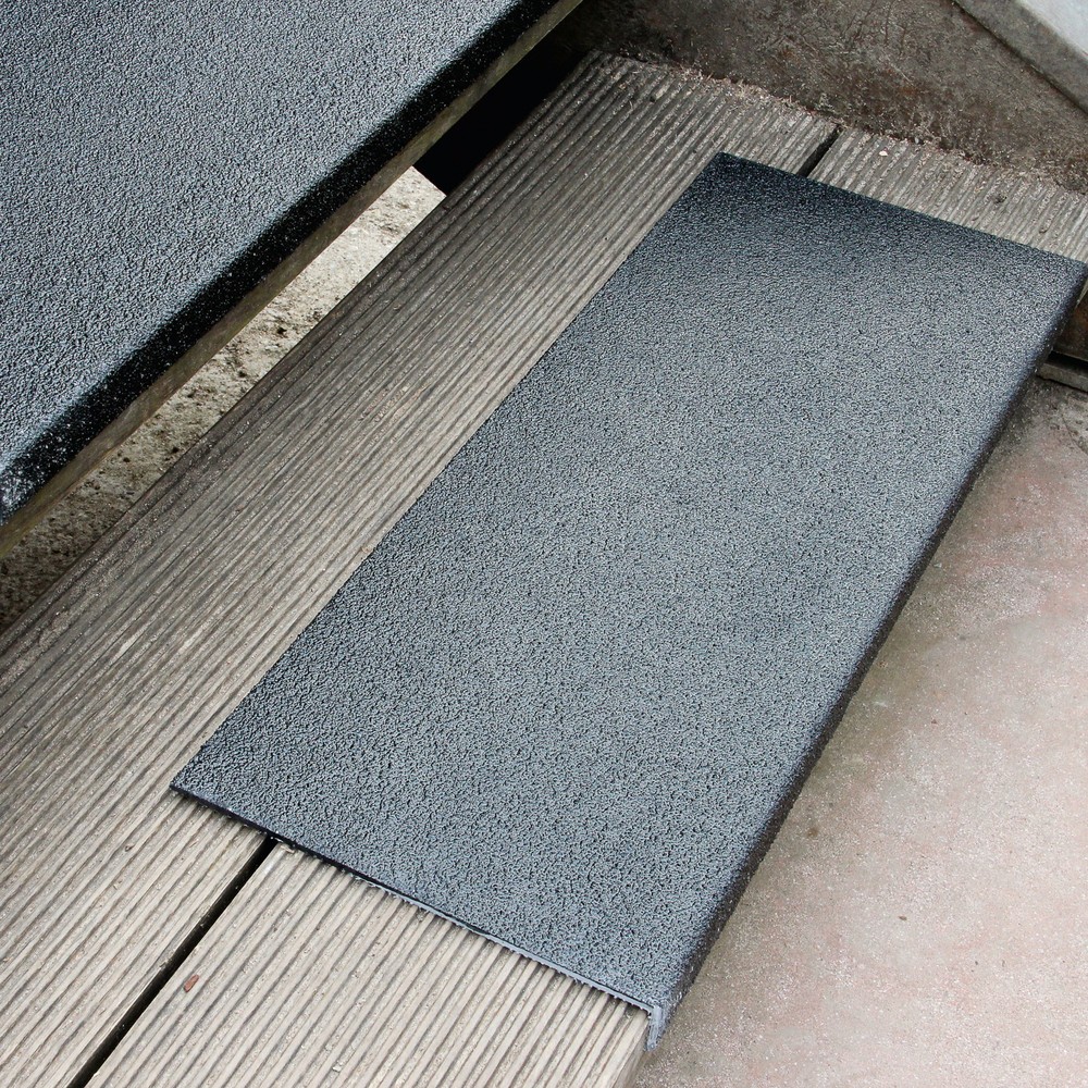 Illustration du produit: Profilé d’arête en plastique renforcé de fibres de verre Extra Stark, noir, longueur de 1 000 mm