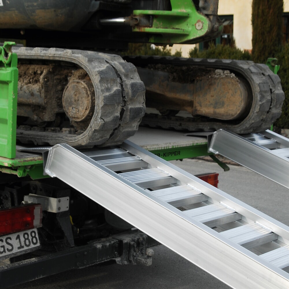 N° de l'image du produit 3 : Rails de chargement à barreaux, avec bordure, capacité de charge 1 660 kg/paire, longueur 2 340 mm