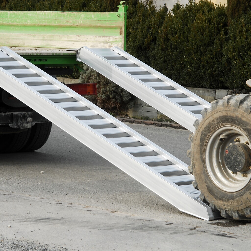 N° de l'image du produit 4 : Rails de chargement à barreaux, avec bordure, capacité de charge 1 660 kg/paire, longueur 2 340 mm