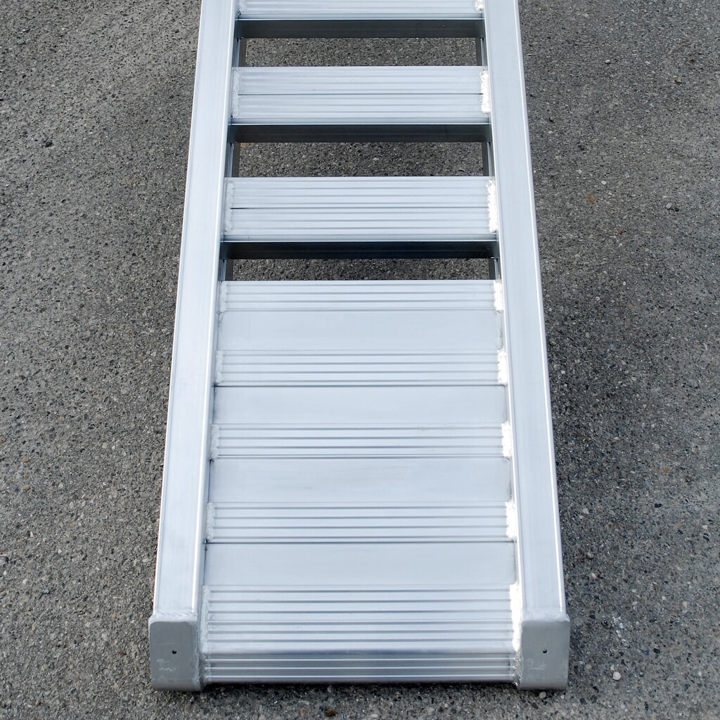 Rails de chargement à barreaux, avec bordure, capacité de charge 1 660 kg/paire, longueur 2 340 mm N° de l'image du produit 5 : Rails de chargement à barreaux, avec bordure, capacité de charge 1 660 kg/paire, longueur 2 340 mm