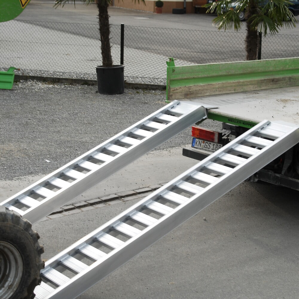 N° de l'image du produit 6 : Rails de chargement à barreaux, avec bordure, capacité de charge 1 660 kg/paire, longueur 2 340 mm