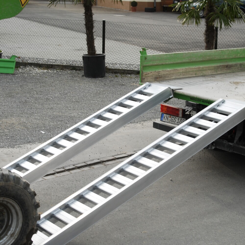 N° de l'image du produit 1 : Rails de chargement à barreaux, avec bordure, capacité de charge 1 660 kg/paire, longueur 2 340 mm