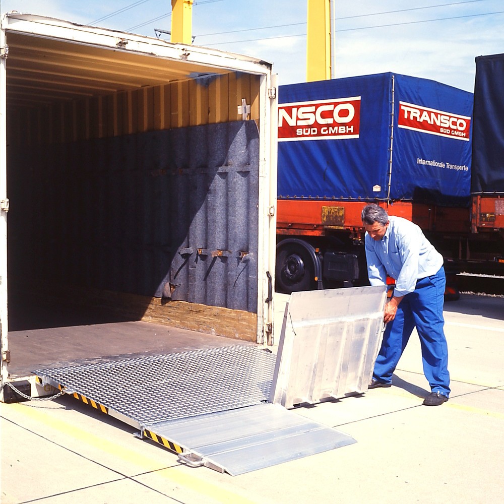 N° de l'image du produit 1 : Rampe de chargement pour conteneur, pliable, capacité de charge 7 300 kg, l x L 2 000 x 2 070 mm