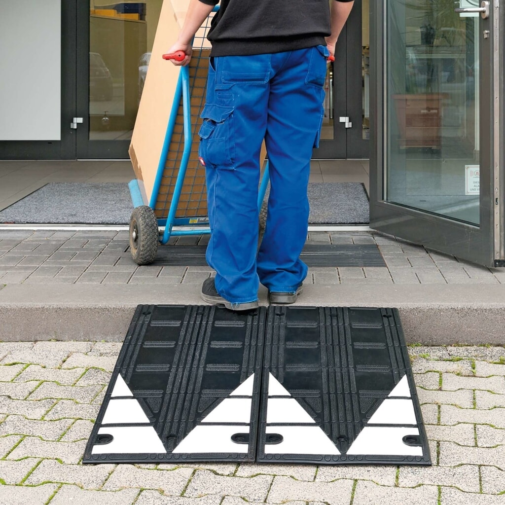 N° de l'image du produit 3 : Rampe de trottoir MORAVIA en caoutchouc vulcanisé, l x H x P 450 x 75 x 1 000 mm, noir-blanc, matériel de fixation inclus
