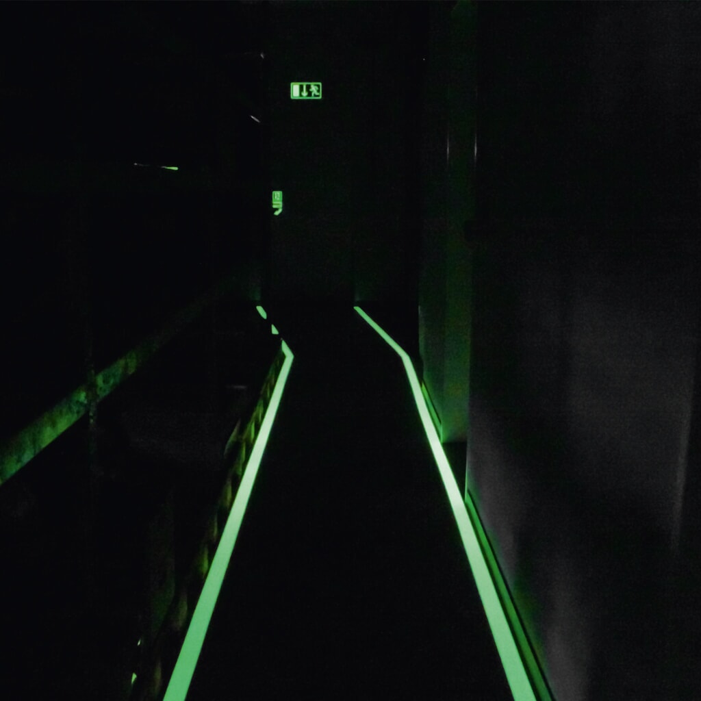 N° de l'image du produit 3 : Revêtement antidérapant m2™ phosphorescent, rouleau, L x l 6 m x 25 mm