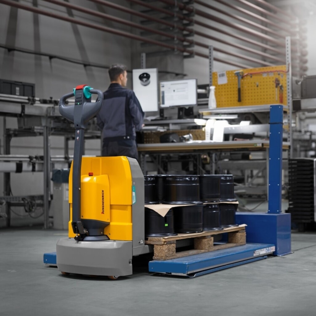 N° de l'image du produit 8 : Transpalette électrique Jungheinrich AME 15, capacité de charge 1 500 kg, longueur de fourche 1 150 mm, largeur de fourche spéciale 670 mm, galets tandem
