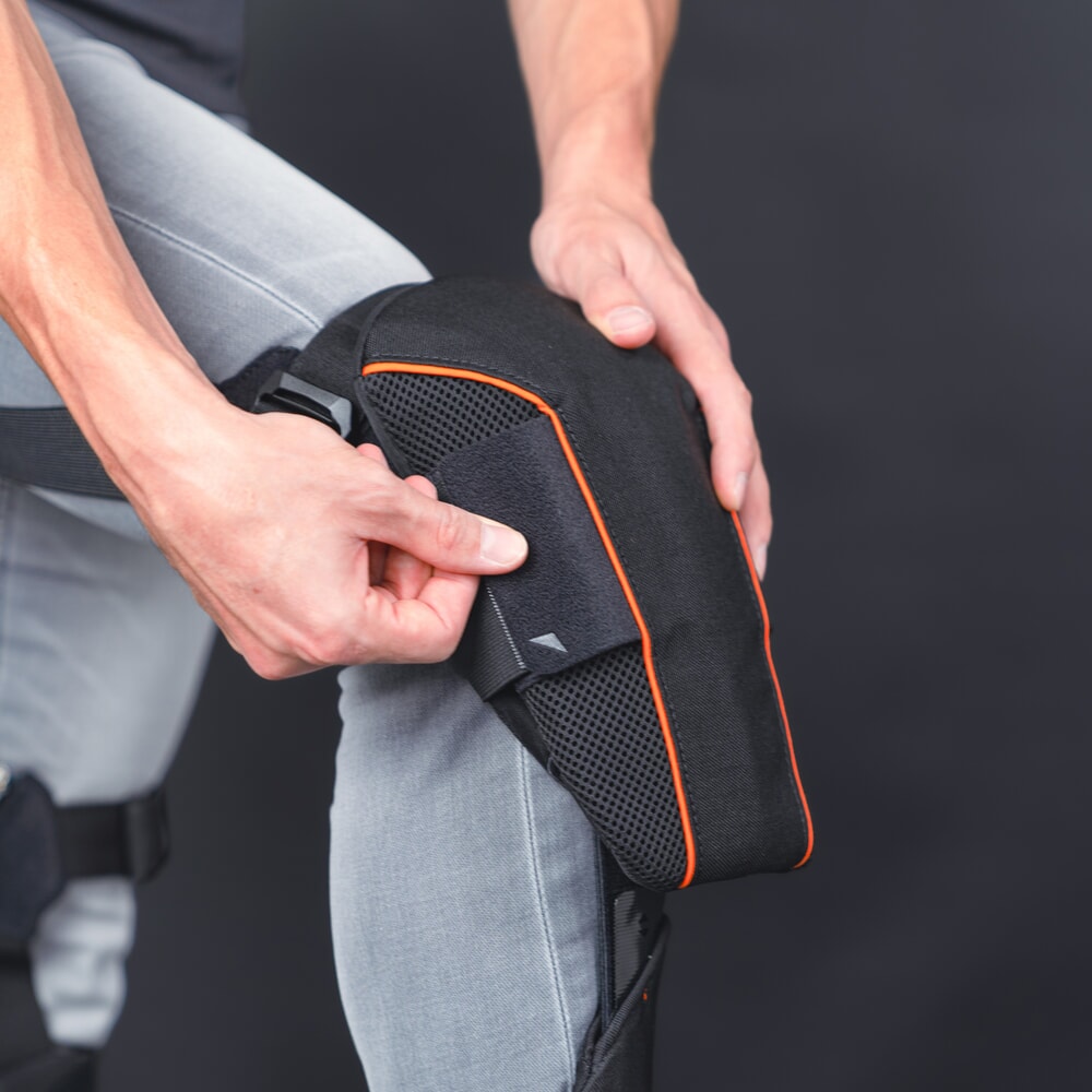 N° de l'image du produit 4 : Genouillère Hunic SoftExo KneePatch, adaptée à l’exosquelette SoftExo Lift