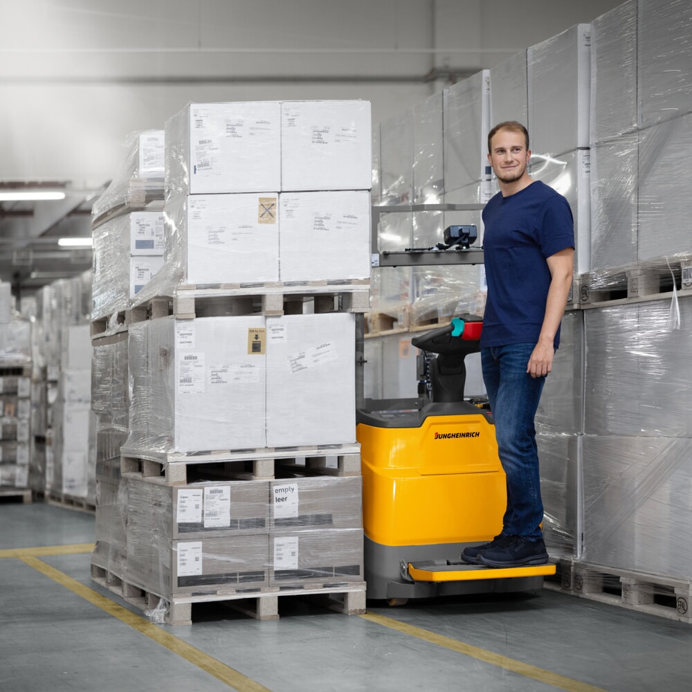 Productafbeelding nr. 15: Jungheinrich elektrische stapelaar ERC 110i DZ met staplatform, drievoudige telescoop hefmast, hefhoogte 4.300 mm, draagvermogen 1.000 kg, proportionele hydraulica