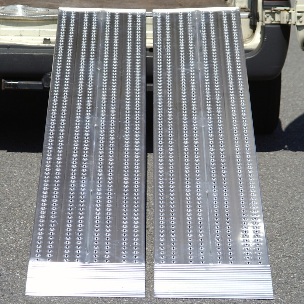 Productafbeelding nr. 10: Aluminium oprijplaat, slipvast, cap. 435 kg/stuk, bxl 200 x 1.500 mm