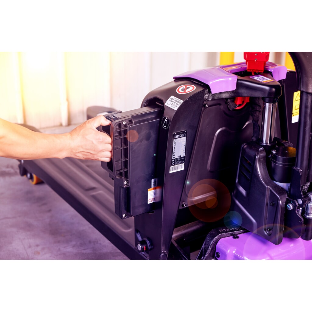 AntOn by Jungheinrich elektrische transpallet PTL 1.5 met steunwielen, draagvermogen 1.500 kg, vorklengte 1.150 mm Productafbeelding nr. 9: AntOn by Jungheinrich elektrische transpallet PTL 1.5 met steunwielen, draagvermogen 1.500 kg, vorklengte 1.150 mm