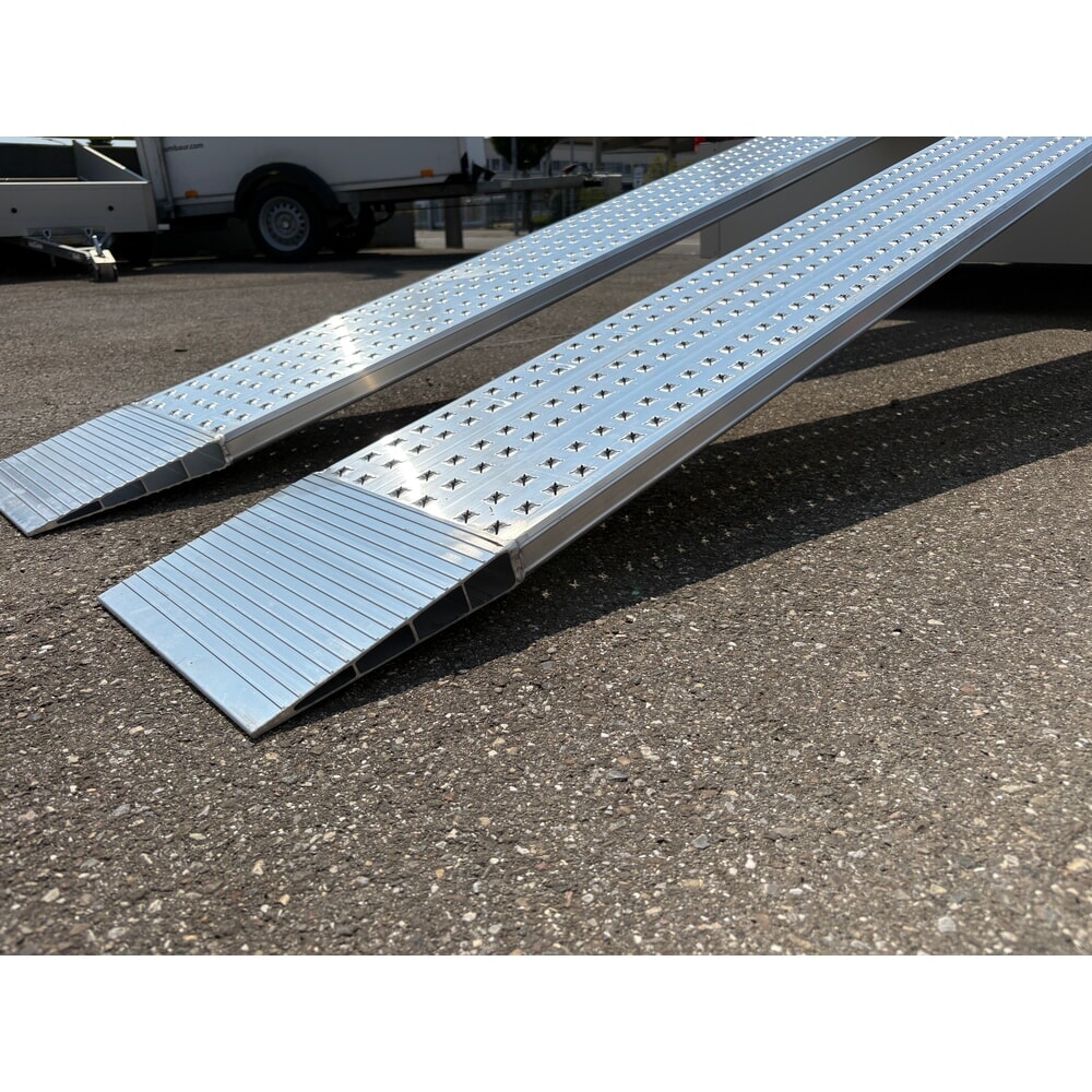Productafbeelding nr. 15: Aluminium oprijplaat, slipvast, cap. 435 kg/stuk, bxl 200 x 1.500 mm