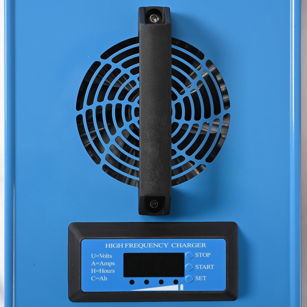 Externe lader D400, 80 V, 60 A, CEE rood 32A, 5-pins - 3P+N+E voor AntOn by Jungheinrich elektrische heftruck CBH 2.0 Productafbeelding nr. 5: Externe lader D400, 80 V, 60 A, CEE rood 32A, 5-pins - 3P+N+E voor AntOn by Jungheinrich elektrische heftruck CBH 2.0