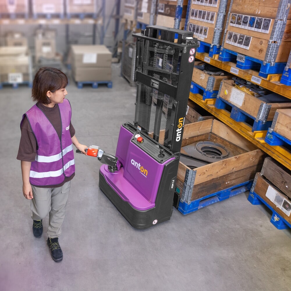 Productafbeelding nr. 12: AntOn by Jungheinrich elektrische stapelaar PSM 1.2, met tweevoudige telescoop hefmast, draagvermogen 1.200 kg, hefhoogte 2.522 mm