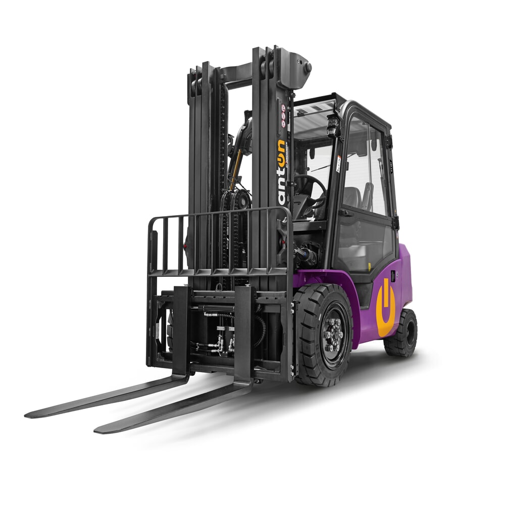 Product afbeelding: AntOn by Jungheinrich elektrische heftruck CBH 3.5 met drievoudige telescoop hefmast, hefhoogte 4.800 mm, draagvermogen 3.500 kg, weerbeschermingscabine Comfort, inclusief externe lader 80 V, 60 A, CEE, 5-polig
