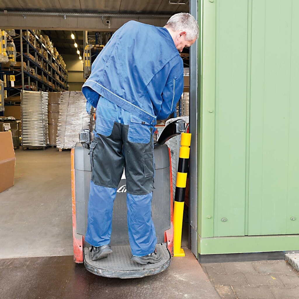 Beschermpaal MORAVIA FLEX, van TPU, voor keilboutbevestiging, hxØ 1.000 x 80 mm, geel-zwart Productafbeelding nr. 3: Beschermpaal MORAVIA FLEX, van TPU, voor keilboutbevestiging, hxØ 1.000 x 80 mm, geel-zwart