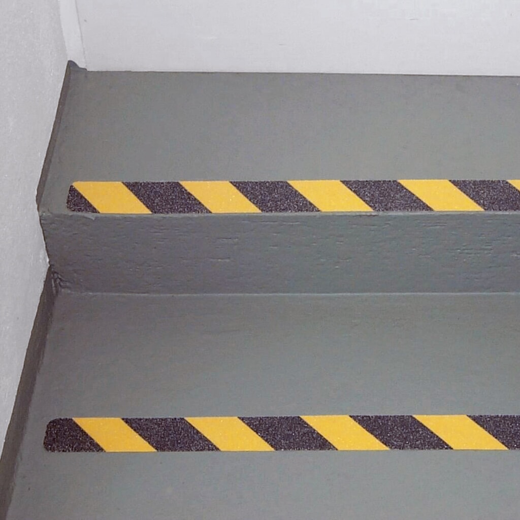 m2-antisliplaag™ waarschuwingsmarkering, 10 stuks, lxb 800 x 25 mm, geel-zwart Productafbeelding nr. 2: m2-antisliplaag™ waarschuwingsmarkering, 10 stuks, lxb 800 x 25 mm, geel-zwart