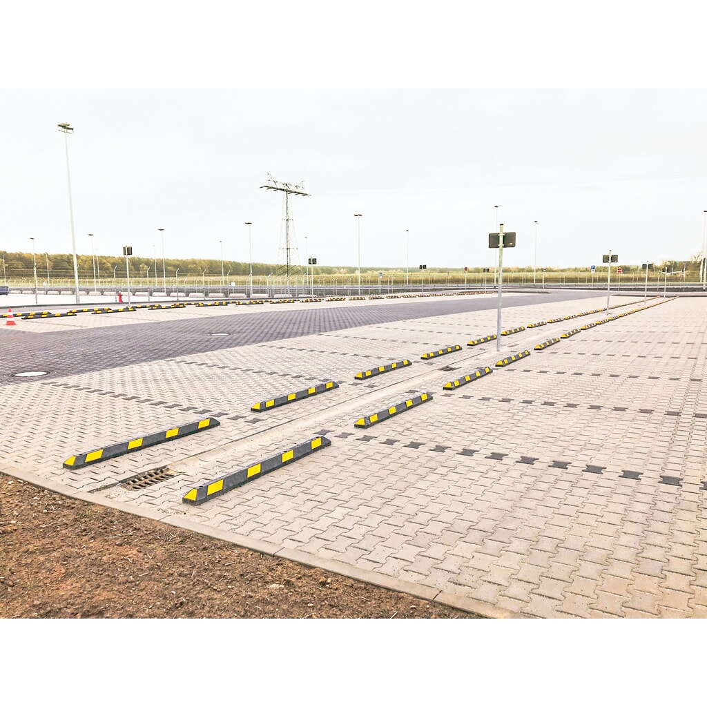 MORAVIA wielstop Park-AID®, zwart met gele reflecterende strepen, breedte 900 mm Productafbeelding nr. 6: MORAVIA wielstop Park-AID®, zwart met gele reflecterende strepen, breedte 900 mm