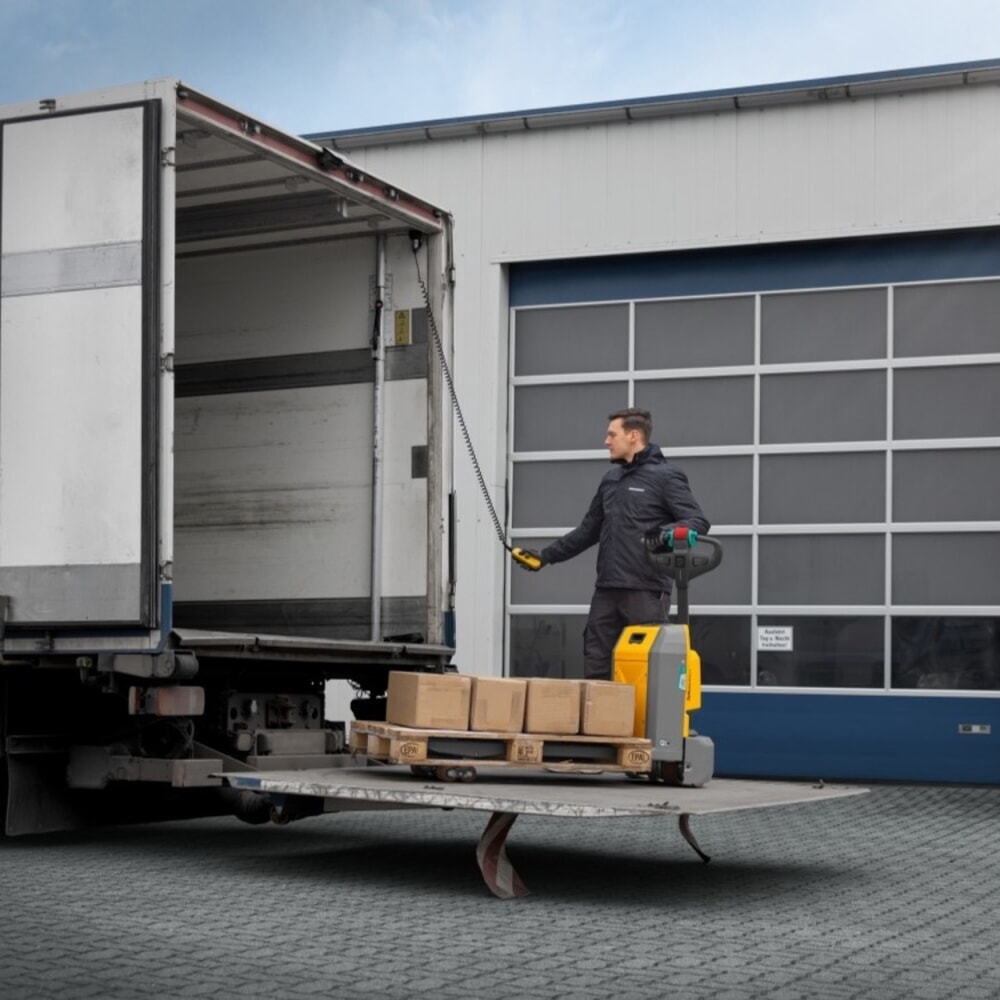 N° de l'image du produit 9 : Transpalette électrique Jungheinrich AME 15, capacité de charge 1 500 kg, longueur de fourche 1 150 mm, largeur de fourche spéciale 670 mm, galets tandem