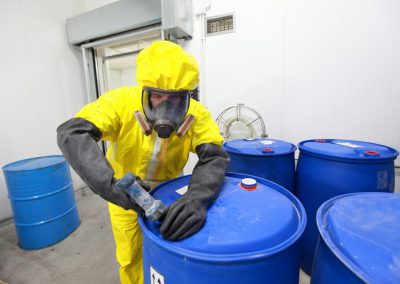 Chemisch afval afvoeren volgens de voorschriften